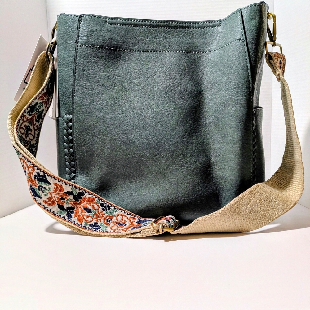 Elegant Green Crossbody Bag with Patterned Strap